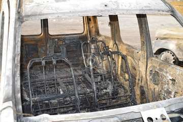 Cinco vehículos calcinados un incendio intencionado en un solar de El Ejido-Telde/TA.